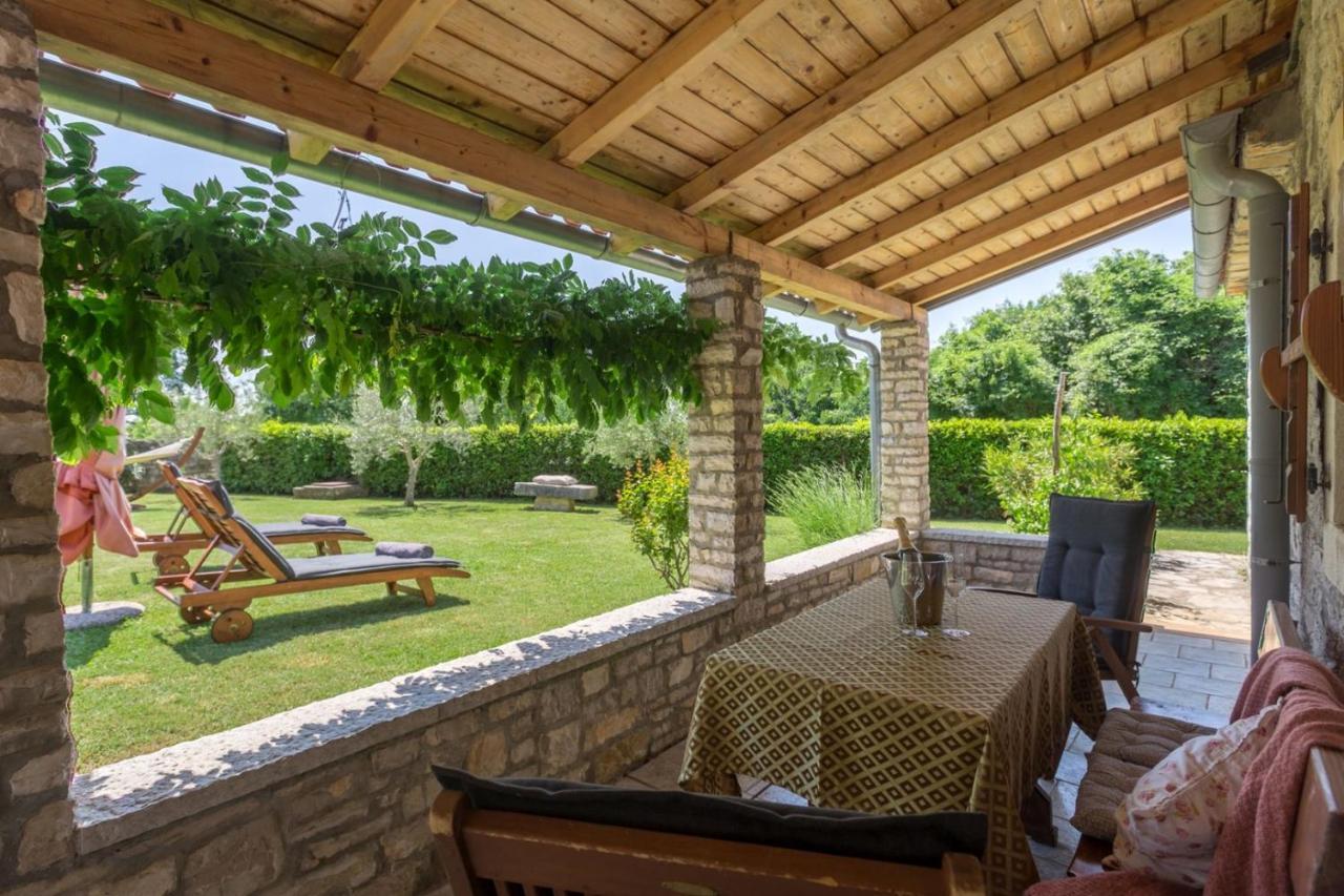 Holiday Homes Ana And Maria Kanfanar Exterior foto