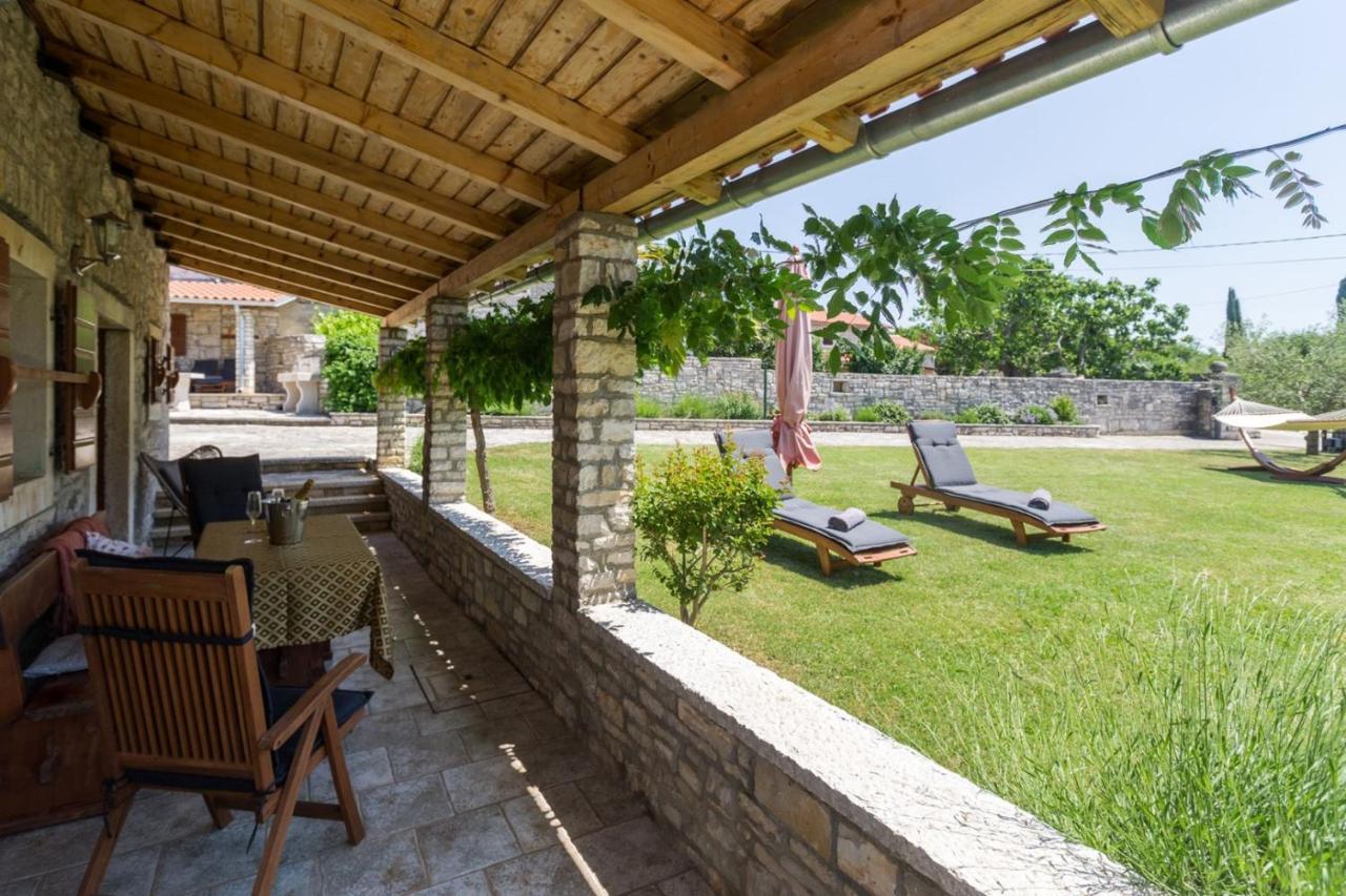 Holiday Homes Ana And Maria Kanfanar Exterior foto
