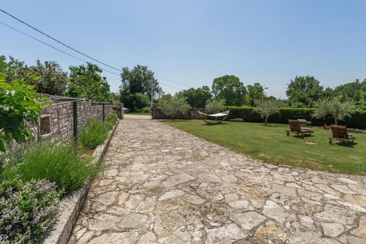 Holiday Homes Ana And Maria Kanfanar Exterior foto