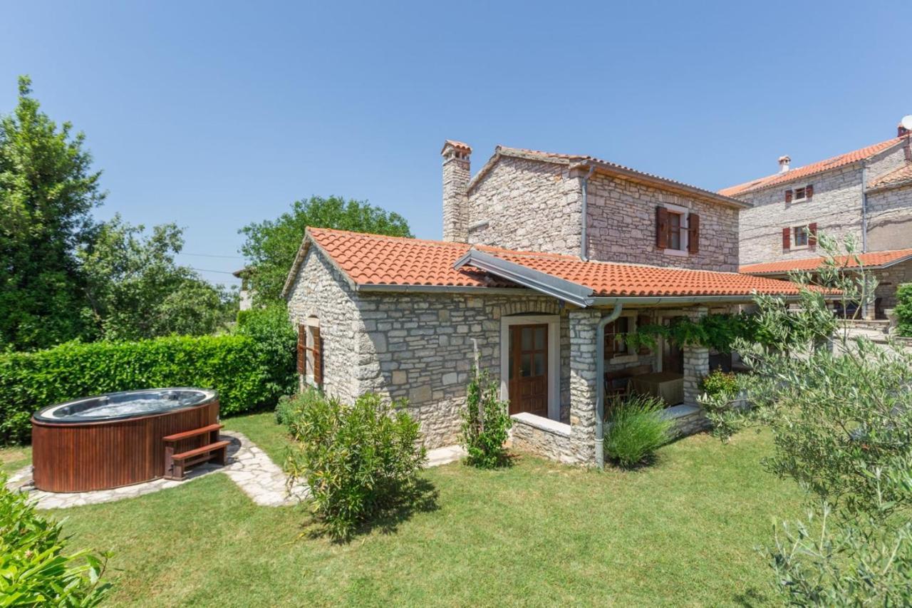 Holiday Homes Ana And Maria Kanfanar Exterior foto