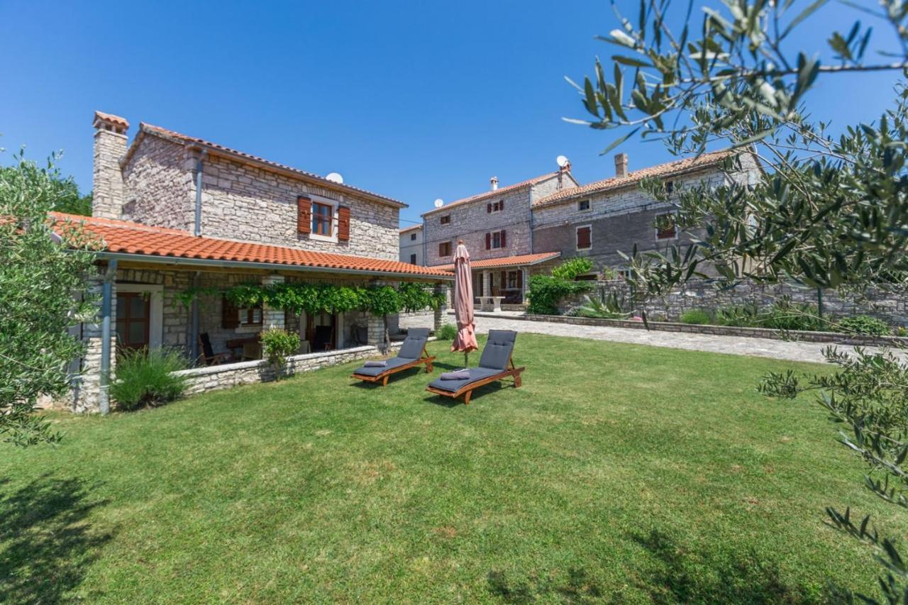 Holiday Homes Ana And Maria Kanfanar Exterior foto
