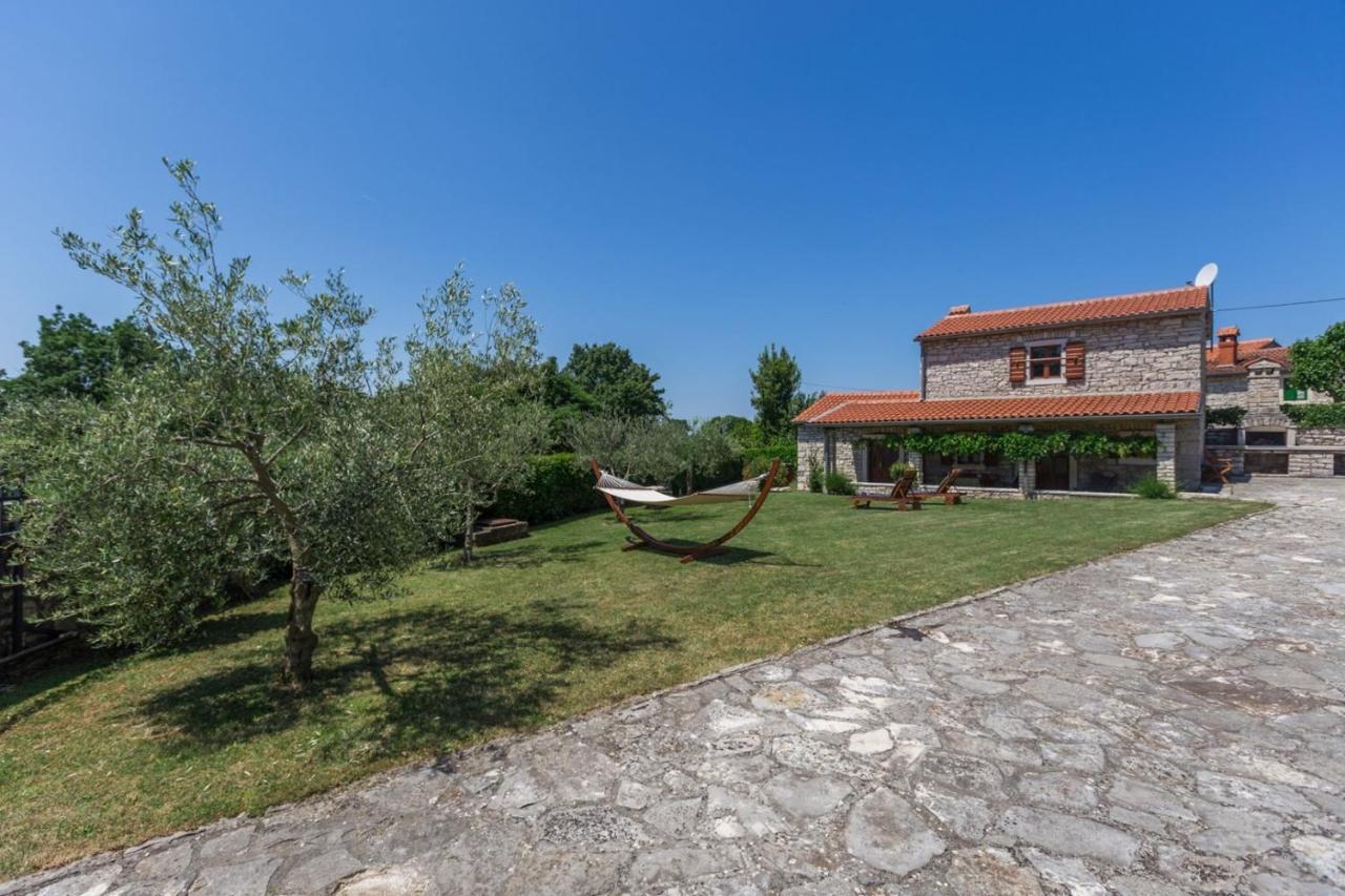 Holiday Homes Ana And Maria Kanfanar Exterior foto