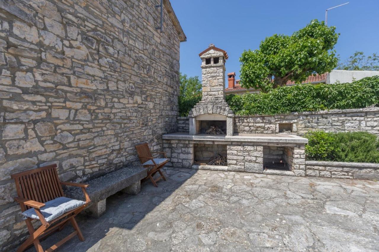 Holiday Homes Ana And Maria Kanfanar Exterior foto